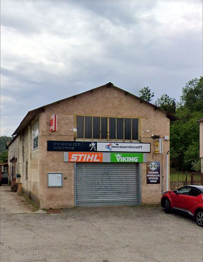 Façade du magasin MecaServices07 au quartier de la Glacière, à Joyeuse